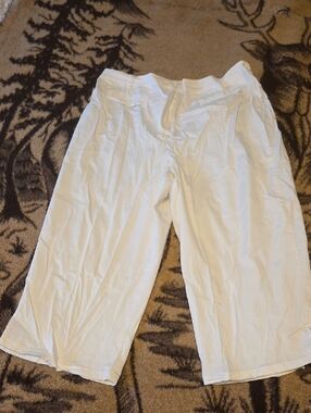 Chico's White High-Waist Cropped Trousers